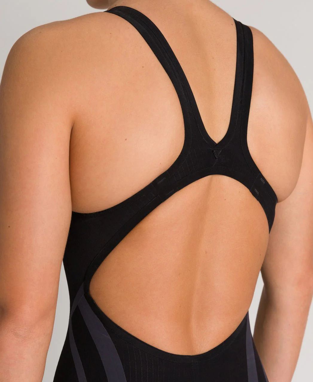 ARENA WOMENS POWERSKIN CARBON CORE FX OPEN BACK KNEESUIT - Image 4